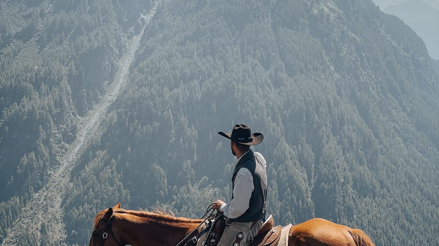 Cavaliere sulle montagne della Valchiavenna
